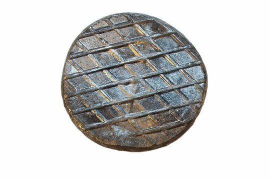 白色金屬釘
