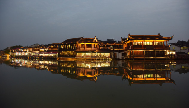 江南古鎮(zhèn)朱家角夜景