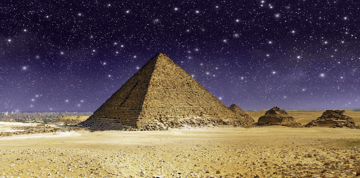 在胡夫大金字塔星星和天空
