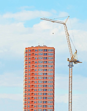 建筑起重機(jī)和建筑在藍(lán)天建設(shè)