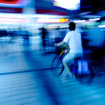人們對自行車