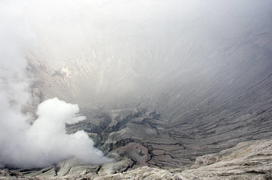 婆羅摩火山的火山口