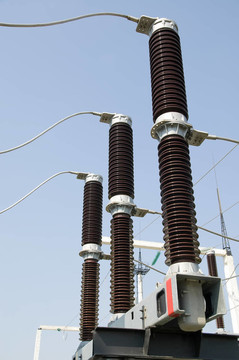 用開關和斷路器的高壓變電站部分