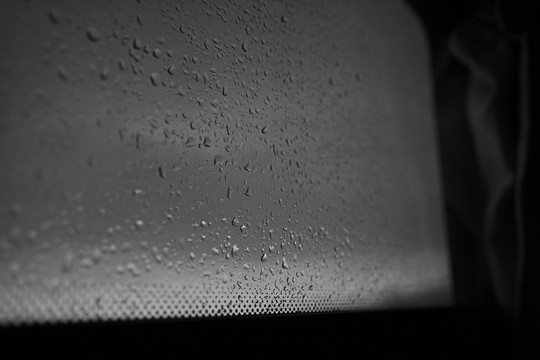 窗戶雨珠