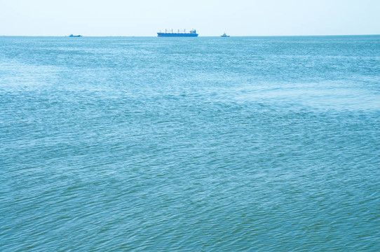 黑海中的船