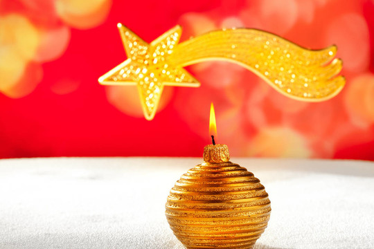 圣誕節(jié)金色的蠟燭和伯利恒之星