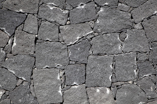 典型的由火山石制成的無(wú)縫墻