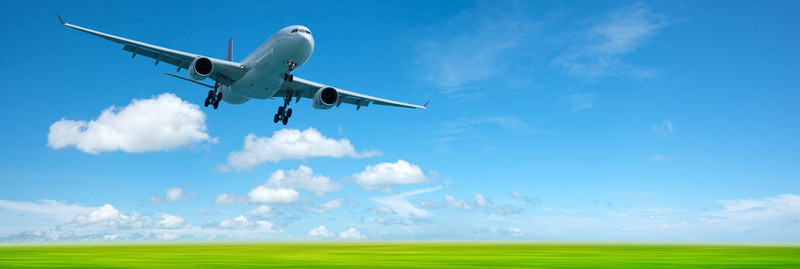 天空中的噴氣飛機(jī)。高分辨率全景合成。