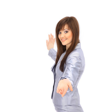 快樂的年輕女人指向向上