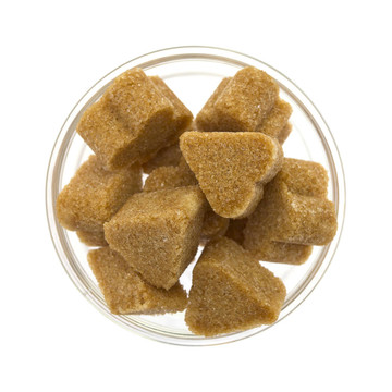 在一個(gè)玻璃碗里的紅糖