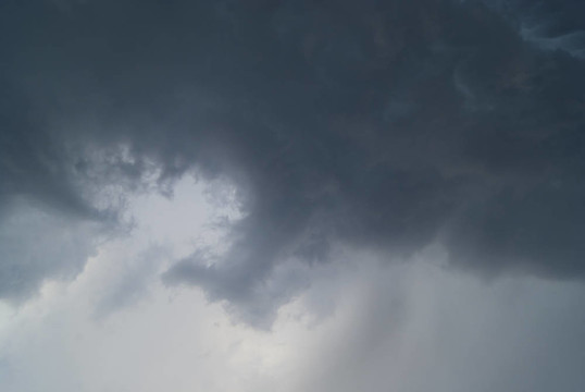 暴風(fēng)雨的烏云