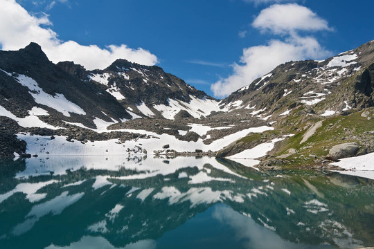 Pietra Rossa Lake；意大利