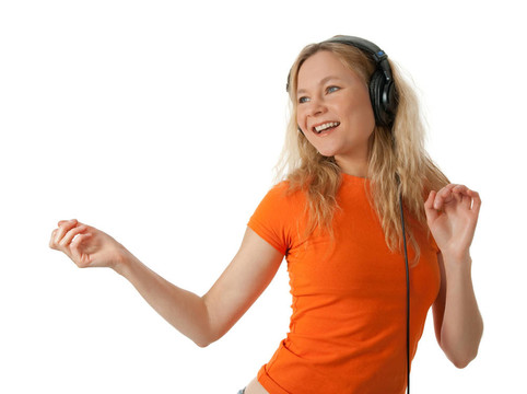 快樂女孩聽音樂跳舞