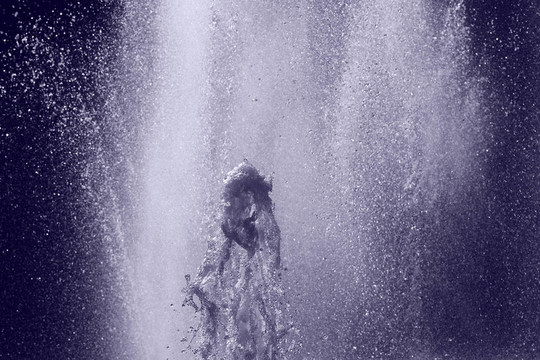 濺起的水
