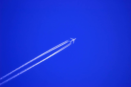噴氣式飛機(jī)。