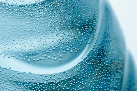 瓶裝水。