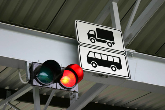 對(duì)于整形和公共汽車交通燈。