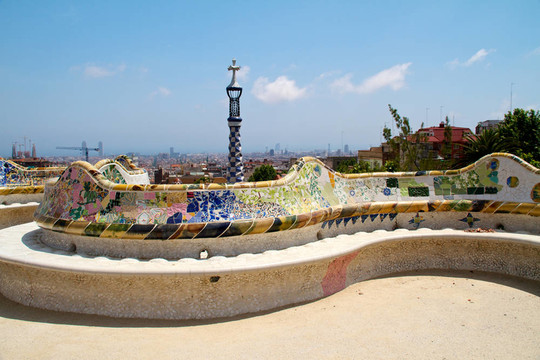 巴塞羅那- 5月27日：超現(xiàn)實(shí)的PARC古埃爾Antoni Gaudi；一個(gè)巴塞羅那最熱門的旅游景點(diǎn)