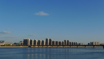 天高云淡