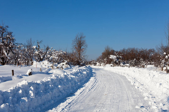農(nóng)村冰雪路