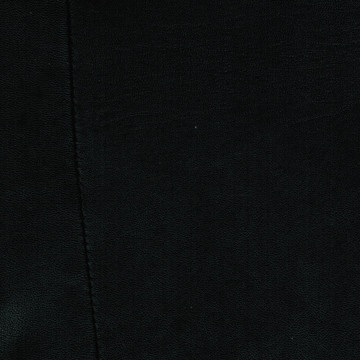 黑色皮革質(zhì)地。