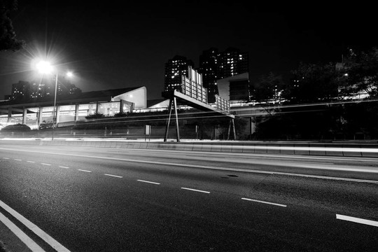 現(xiàn)代城市交通中的黑白色調(diào)