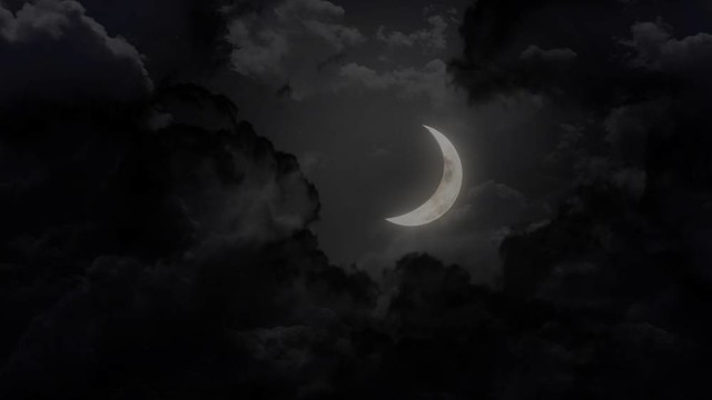 夜空中的半個月亮