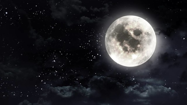 夜空中的月亮