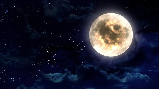夜空中的月亮