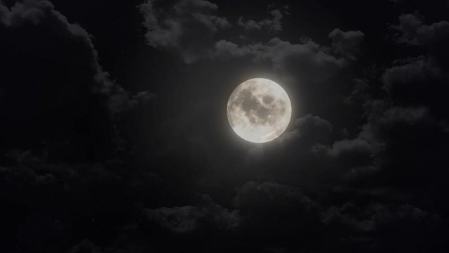 夜空中的月亮