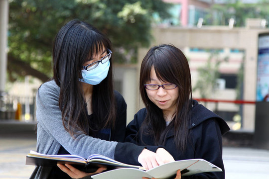 亞洲大學生在大學學習與討論