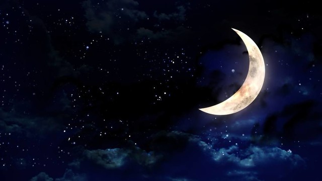 夜空中的半個(gè)月亮