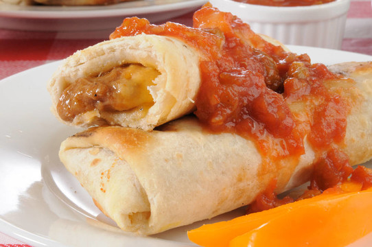 牛排和奶酪chimichangas