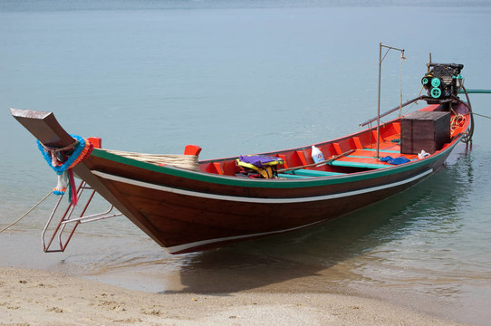 海上的；南部；泰國。
