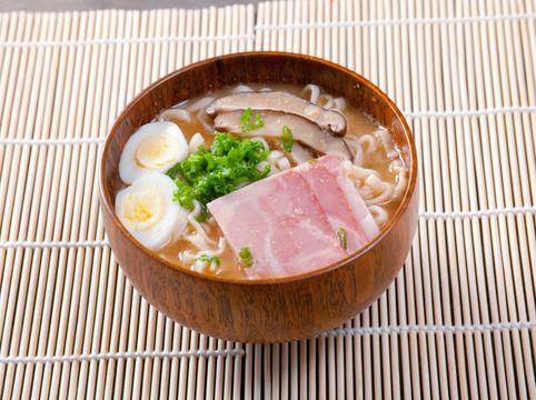美味的味噌拉面