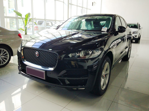 黑色進(jìn)口高級SUV