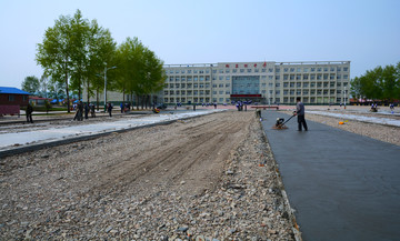 鋪設塑膠場地