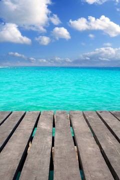 加勒比木碼頭與綠松石海水