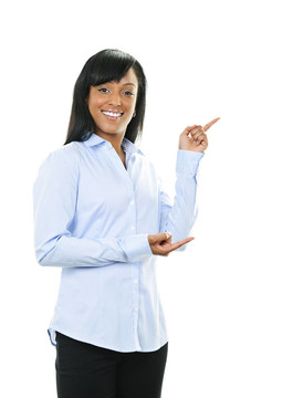 微笑的年輕女人指點(diǎn)