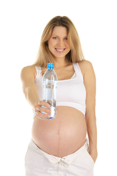 孕婦拿瓶水