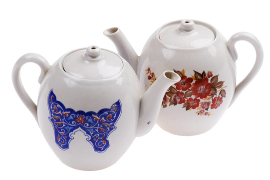 白色近茶壺