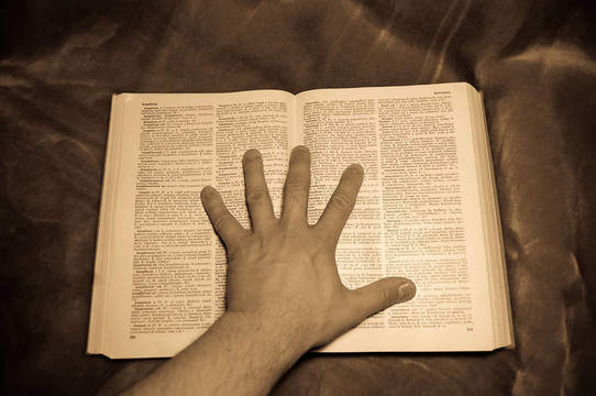 人手書。
