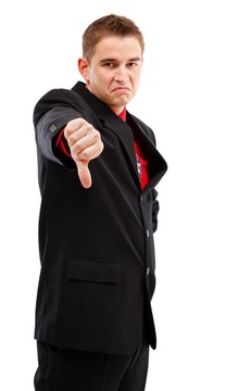 營業(yè)人顯示大拇指向下