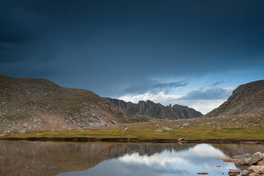 在落基山脈的高山夏季