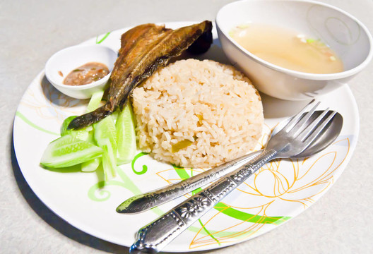 炸魚炒米飯