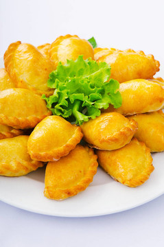 板充滿美味的肉餅