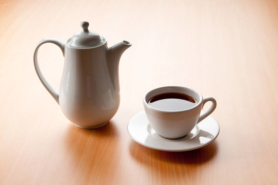 木桌上的茶