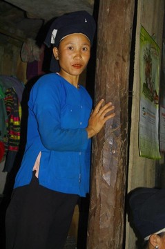 Lolo ethnic Young女性