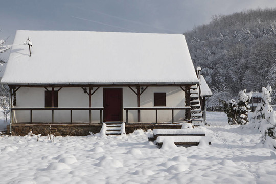 雪地里的小屋