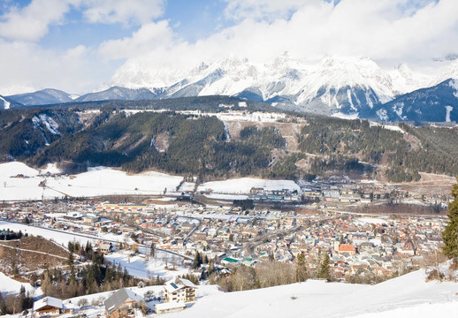 滑雪勝地施拉德明。奧地利